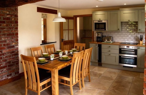 Ruthin House | Tyn Y Celyn Canol, Ruthin