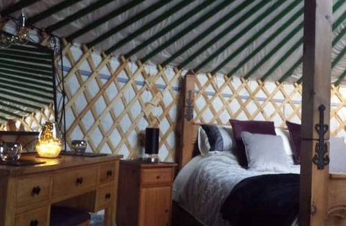 Cribyn Cabin | Ultimate Luxury Yurt Experience With Hot Tub - Lake Yurt