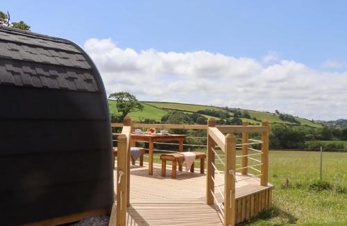 Totnes House | Under Oak Pod