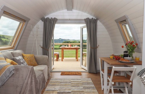 Totnes Cottage | Under Oak Pod