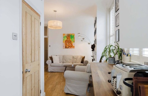 Shaftesbury Apartment | Unique 2BD Flat with Patio and Study in Battersea