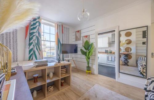 Gloucester Apartment | Unique By Monique Docks Doorstep Sleeps 3