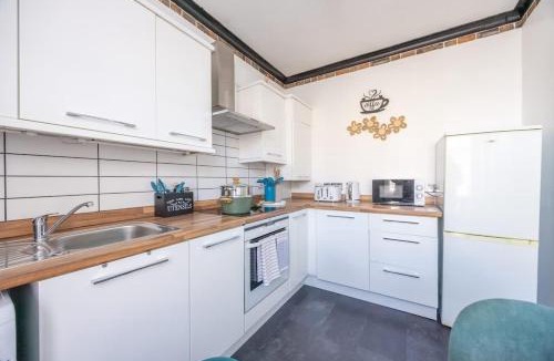 Gloucester Apartment | Unique By Monique Docks Doorstep Sleeps 3