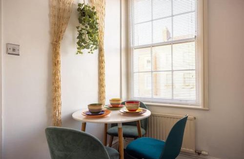 Gloucester Apartment | Unique By Monique Docks Doorstep Sleeps 3