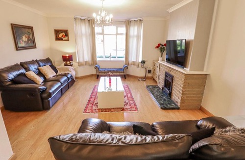 Lincoln House | Uphill Broadway