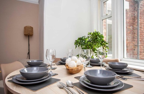 Ashington House | Vacant Nests Spacious 4BR house Central WiFi