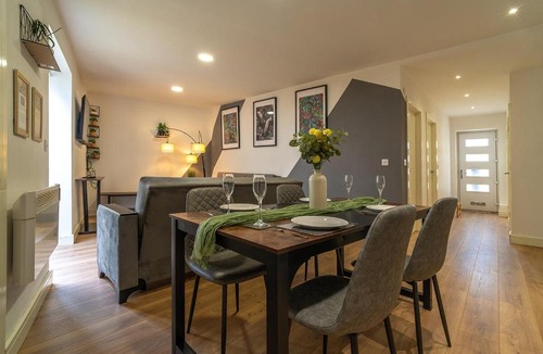 Gloucester Apartment | Vantage Stays