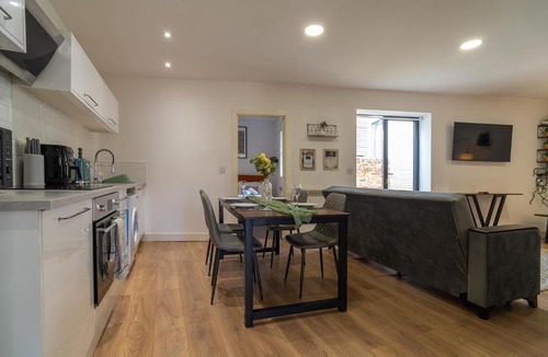 Gloucester Apartment | Vantage Stays