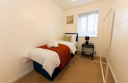 Gloucester Villa | Vantage Stays