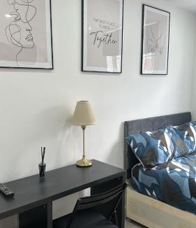 Sutton Central Apartment | VibeHub