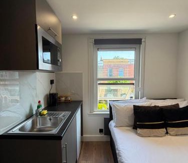 Leabridge Apartment | Vibrant Hackney Studio with City Access
