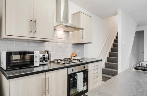 Liverpool House | Vichy - Strathcona Suites, 3 Beds Houses in Wavertree