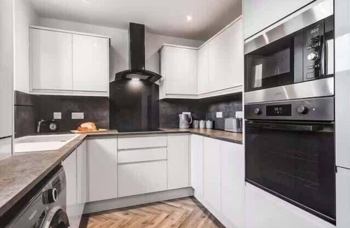 Hyde Apartment | Victoria Residence