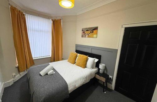 Roath House | Victorian bay