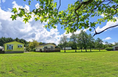Holsworthy House | Walnut