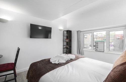 Bethnal Green Apartment | Warehouse Conversion Studio by Station