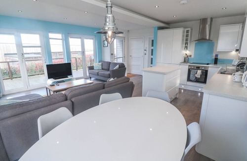 Portreath Cottage | WARLEGGAN, pet friendly, with pool in Portreath
