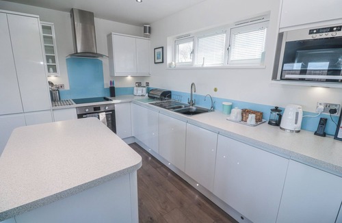 Portreath Cottage | WARLEGGAN, pet friendly, with pool in Portreath