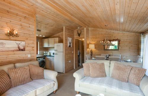 Bridgnorth House | Waterfall Lodge
