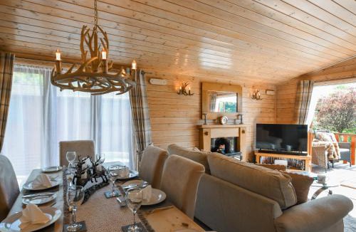 Bridgnorth House | Waterfall Lodge