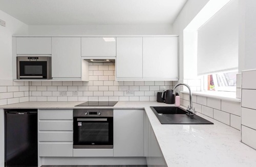 Preston Apartment | Waterfront 2 Bed Apartment | Free Parking & Wi-Fi