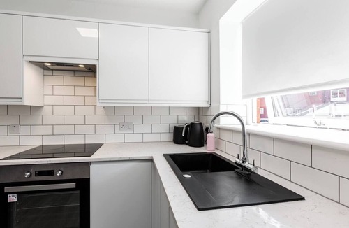 Preston Apartment | Waterfront 2 Bed Apartment | Free Parking & Wi-Fi