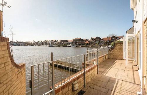 Abingdon House | Waterfront 4-Bed Townhouse at Abingdon Marina