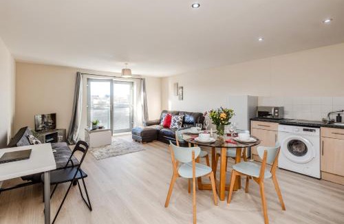 Newcastle-upon-Tyne Apartment | Waterfront Quayside Apartment with secure parking & lift, Ideal for Mobility Users