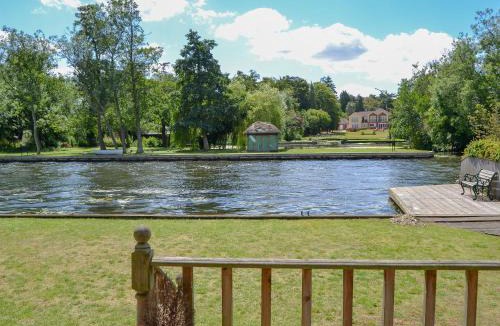 Horning House | Watersedge - E1106
