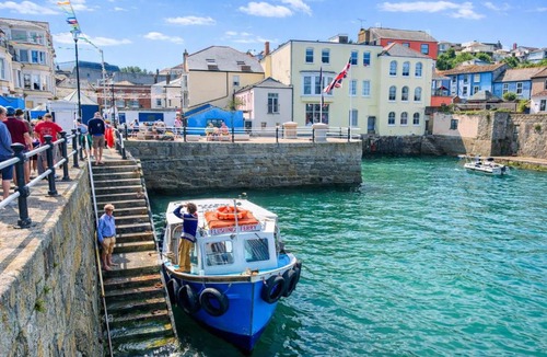 Flushing House | Waterside cottage - log burner - 10 mins to Falmouth