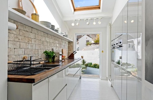 Flushing House | Waterside cottage - log burner - 10 mins to Falmouth
