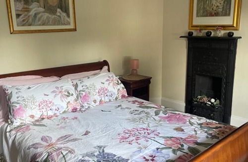 Lincoln House | Wayside , 3 bed , 2 bath charming house close to Lincoln