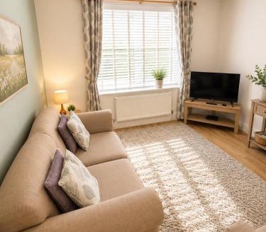 Nafferton House | Wayside, Yorkshire Wolds Holiday Home, Sleeps 4, Parking