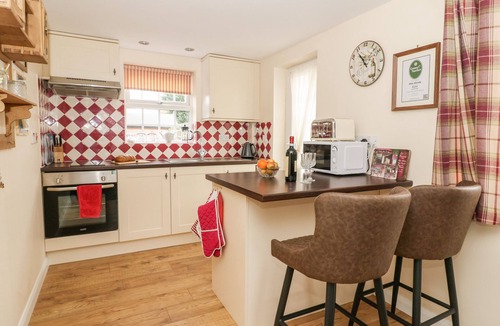 Cottingham Cottage | Wee Woody