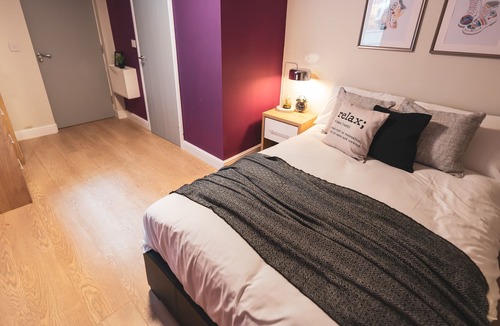 Offerton Apartment | Wellington House Apartment 1 close to Manchester Airport
