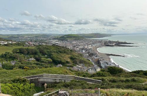 Aberystwyth Apartment | Welsh Bay Hideaway 2 bed caravan with sun deck