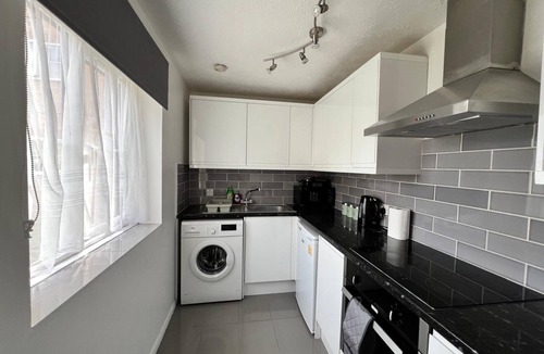 Alperton Apartment | Wembley Studio Flat with Free parking! Walking distance to two tubes and stadium