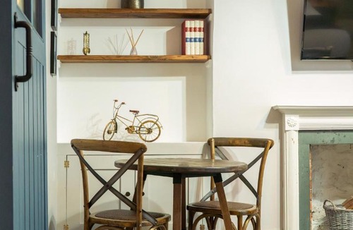 Upper Town Apartment | Wentworth Studio - Spacious One-Bed Studio Near Royal Crescent