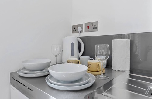 Brent Apartment | West End Access Studio