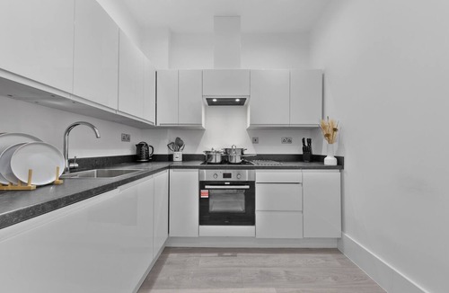 Brent Apartment | West End Access Studio