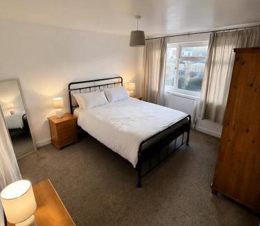 Exeter House | Westbrook Spacious 3 Bed in Exeter