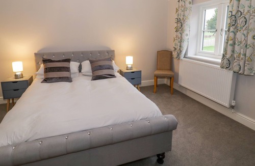 Weston Other | WESTER, character holiday cottage, with a garden in Crick