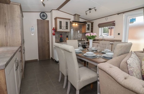 Cayton Bay Cabin | Whispering Willows, Cayton Bay