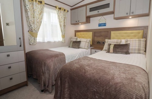 Cayton Bay Cabin | Whispering Willows, Cayton Bay