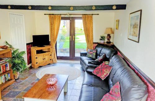 Horncastle House | White Cottage