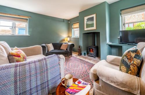Salthouse House | White End