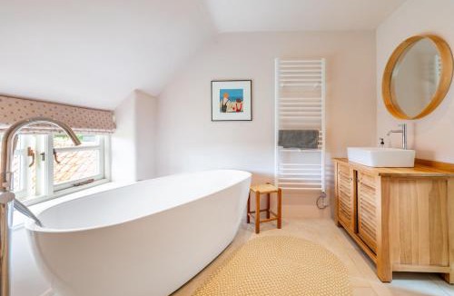 Salthouse House | White End