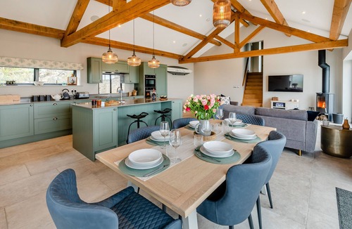 Mabe House | White Rose Barn - Three Bedroom House, Sleeps 6