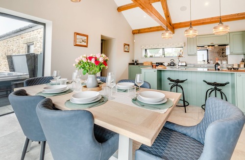 Mabe House | White Rose Barn - Three Bedroom House, Sleeps 6