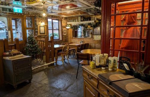 Glastonbury Hotel | Who'd a Thought It